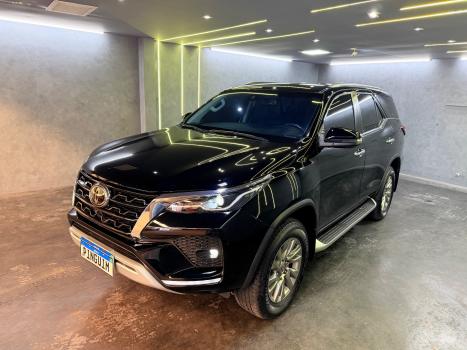 TOYOTA Hilux SW4 2.8 16V 4P SRX 4X4 7 LUGARES TURBO DIESEL AUTOMTICO, Foto 5