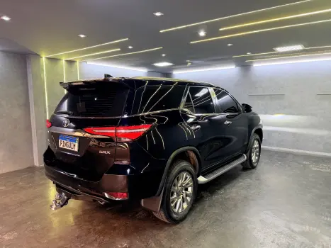 TOYOTA Hilux SW4 2.8 16V 4P SRX 4X4 7 LUGARES TURBO DIESEL AUTOMTICO, Foto 7