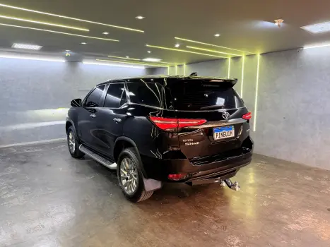 TOYOTA Hilux SW4 2.8 16V 4P SRX 4X4 7 LUGARES TURBO DIESEL AUTOMTICO, Foto 8