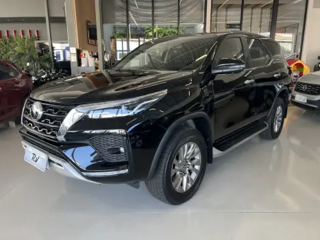 TOYOTA Hilux SW4 2.8 16V 4P SRX 4X4 7 LUGARES TURBO DIESEL AUTOMTICO, Foto 1