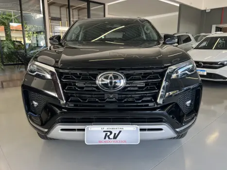 TOYOTA Hilux SW4 2.8 16V 4P SRX 4X4 7 LUGARES TURBO DIESEL AUTOMTICO, Foto 2