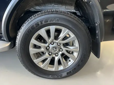 TOYOTA Hilux SW4 2.8 16V 4P SRX 4X4 7 LUGARES TURBO DIESEL AUTOMTICO, Foto 5