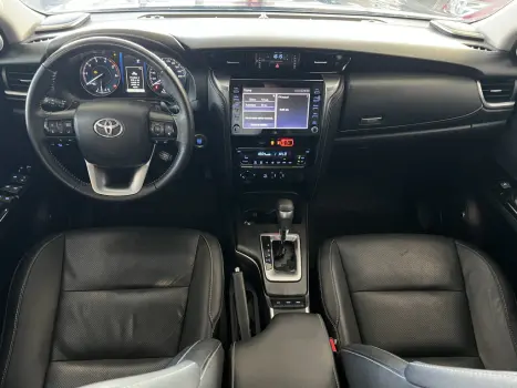 TOYOTA Hilux SW4 2.8 16V 4P SRX 4X4 7 LUGARES TURBO DIESEL AUTOMTICO, Foto 6