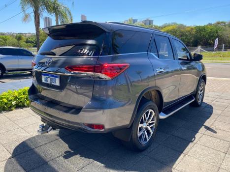 TOYOTA Hilux SW4 2.8 4P SRX 4X4 DIAMOND 7 LUGARES TURBO DIESEL AUTOMTICO, Foto 5