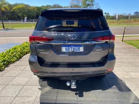 TOYOTA Hilux SW4 2.8 4P SRX 4X4 DIAMOND 7 LUGARES TURBO DIESEL AUTOMTICO, Foto 6