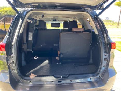 TOYOTA Hilux SW4 2.8 4P SRX 4X4 DIAMOND 7 LUGARES TURBO DIESEL AUTOMTICO, Foto 13