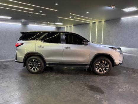 TOYOTA Hilux SW4 2.8 4P SRX 4X4 DIAMOND 7 LUGARES TURBO DIESEL AUTOMTICO, Foto 5