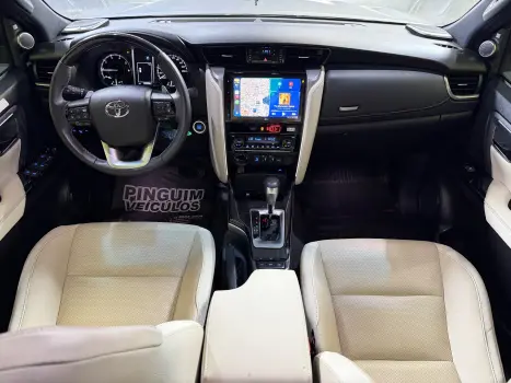 TOYOTA Hilux SW4 2.8 4P SRX 4X4 DIAMOND 7 LUGARES TURBO DIESEL AUTOMTICO, Foto 11