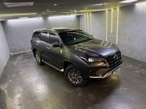 TOYOTA Hilux SW4 2.8 16V 4P SRX 4X4 7 LUGARES TURBO DIESEL AUTOMTICO, Foto 1