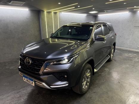 TOYOTA Hilux SW4 2.8 16V 4P SRX 4X4 7 LUGARES TURBO DIESEL AUTOMTICO, Foto 3