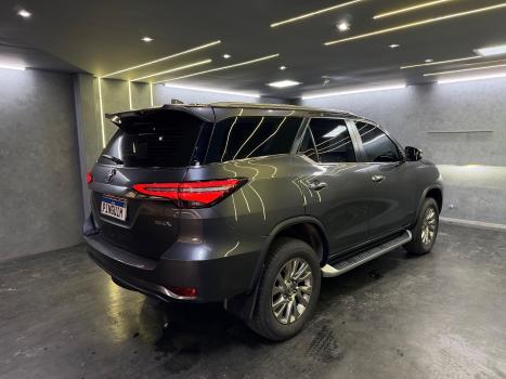 TOYOTA Hilux SW4 2.8 16V 4P SRX 4X4 7 LUGARES TURBO DIESEL AUTOMTICO, Foto 7