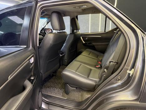 TOYOTA Hilux SW4 2.8 16V 4P SRX 4X4 7 LUGARES TURBO DIESEL AUTOMTICO, Foto 10