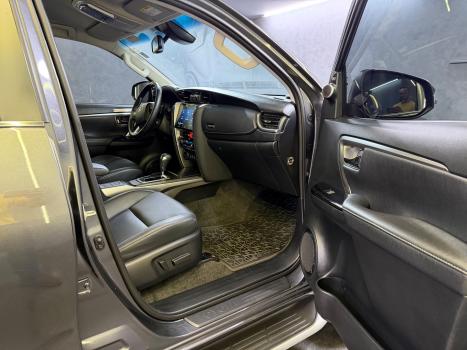 TOYOTA Hilux SW4 2.8 16V 4P SRX 4X4 7 LUGARES TURBO DIESEL AUTOMTICO, Foto 17