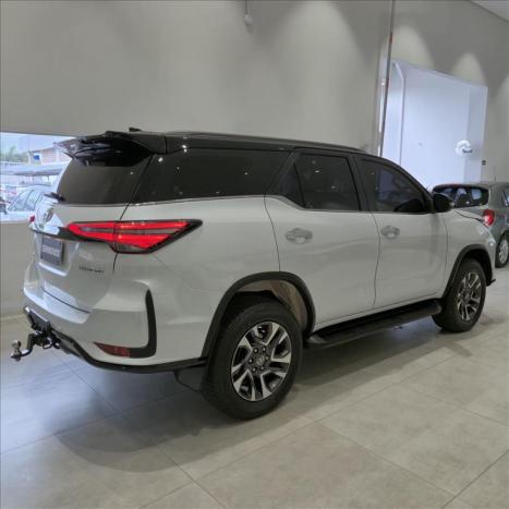 TOYOTA Hilux SW4 2.8 4P 4X4 TURBO DIESEL, Foto 4