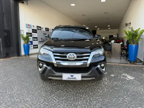 TOYOTA Hilux SW4 2.8 4P SRX 4X4 TURBO DIESEL AUTOMTICO, Foto 2