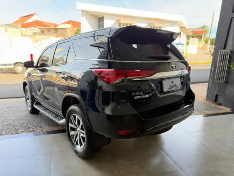 TOYOTA Hilux SW4 2.8 4P SRX 4X4 TURBO DIESEL AUTOMTICO, Foto 6