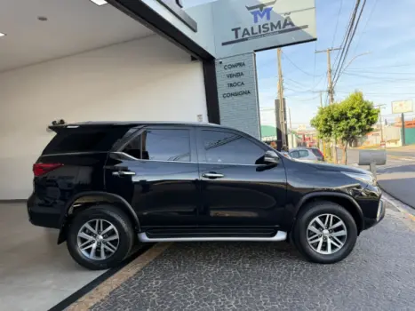 TOYOTA Hilux SW4 2.8 4P SRX 4X4 TURBO DIESEL AUTOMTICO, Foto 7