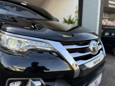 TOYOTA Hilux SW4 2.8 4P SRX 4X4 TURBO DIESEL AUTOMTICO, Foto 9