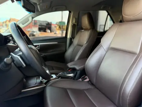 TOYOTA Hilux SW4 2.8 4P SRX 4X4 TURBO DIESEL AUTOMTICO, Foto 12