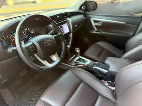 TOYOTA Hilux SW4 2.8 4P SRX 4X4 TURBO DIESEL AUTOMTICO, Foto 13