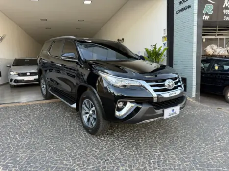 TOYOTA Hilux SW4 2.8 4P SRX 4X4 TURBO DIESEL AUTOMTICO, Foto 17