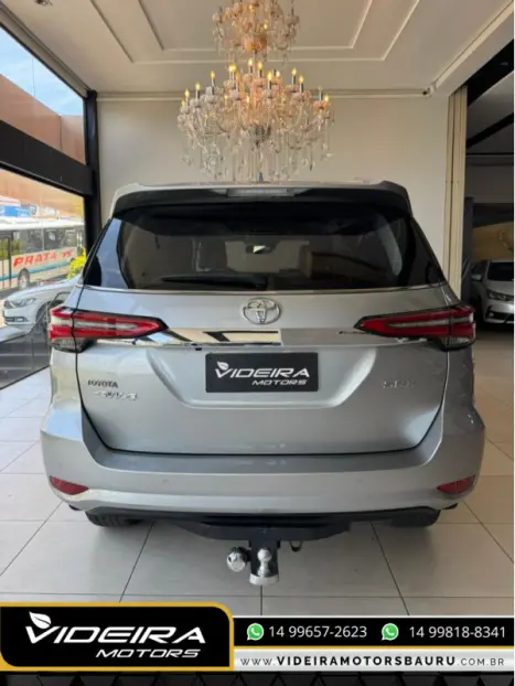 TOYOTA Hilux SW4 2.8 16V 4P SRX 4X4 7 LUGARES TURBO DIESEL AUTOMTICO, Foto 6