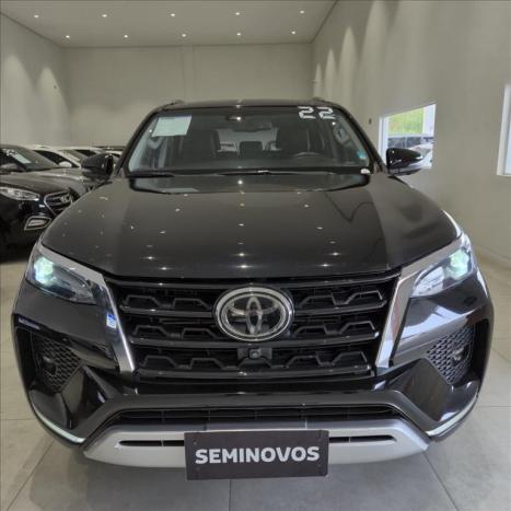 TOYOTA Hilux SW4 2.8 4P SRX 4X4 TURBO DIESEL AUTOMTICO, Foto 2