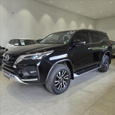 TOYOTA Hilux SW4 2.8 4P SRX 4X4 TURBO DIESEL AUTOMTICO, Foto 3