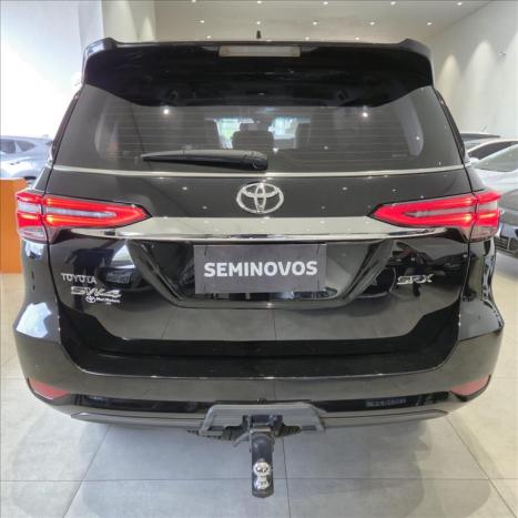 TOYOTA Hilux SW4 2.8 4P SRX 4X4 TURBO DIESEL AUTOMTICO, Foto 5