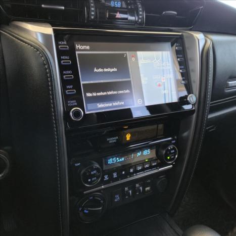 TOYOTA Hilux SW4 2.8 4P SRX 4X4 TURBO DIESEL AUTOMTICO, Foto 8