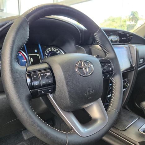 TOYOTA Hilux SW4 2.8 4P SRX 4X4 TURBO DIESEL AUTOMTICO, Foto 13