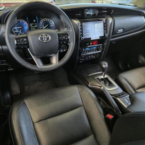 TOYOTA Hilux SW4 2.8 4P SRX 4X4 TURBO DIESEL AUTOMTICO, Foto 14