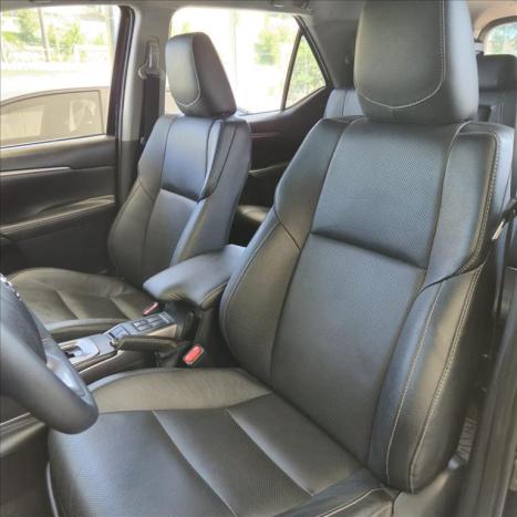 TOYOTA Hilux SW4 2.8 4P SRX 4X4 TURBO DIESEL AUTOMTICO, Foto 15