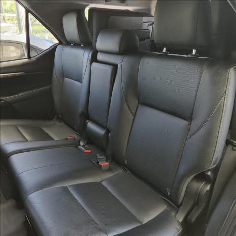 TOYOTA Hilux SW4 2.8 4P SRX 4X4 TURBO DIESEL AUTOMTICO, Foto 17