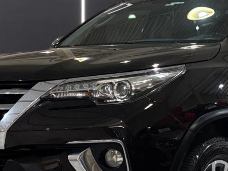 TOYOTA Hilux SW4 2.8 16V 4P SRX 4X4 7 LUGARES TURBO DIESEL AUTOMTICO, Foto 2