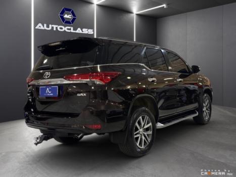 TOYOTA Hilux SW4 2.8 16V 4P SRX 4X4 7 LUGARES TURBO DIESEL AUTOMTICO, Foto 4