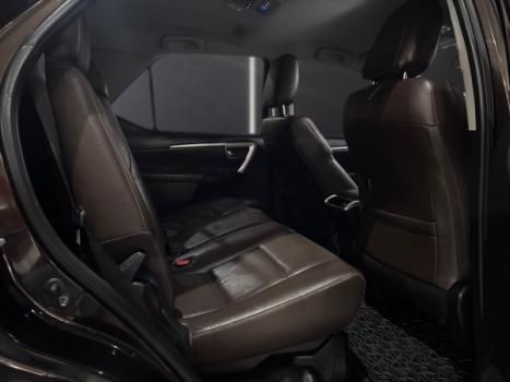 TOYOTA Hilux SW4 2.8 16V 4P SRX 4X4 7 LUGARES TURBO DIESEL AUTOMTICO, Foto 9