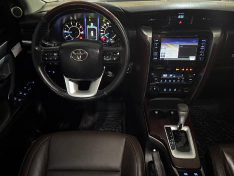 TOYOTA Hilux SW4 2.8 16V 4P SRX 4X4 7 LUGARES TURBO DIESEL AUTOMTICO, Foto 12