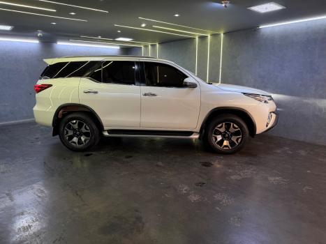 TOYOTA Hilux SW4 2.8 4P SRX 4X4 DIAMOND 7 LUGARES TURBO DIESEL AUTOM�TICO, Foto 5