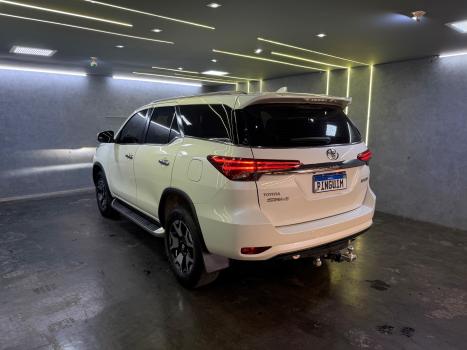 TOYOTA Hilux SW4 2.8 4P SRX 4X4 DIAMOND 7 LUGARES TURBO DIESEL AUTOM�TICO, Foto 8