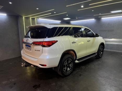 TOYOTA Hilux SW4 2.8 4P SRX 4X4 DIAMOND 7 LUGARES TURBO DIESEL AUTOM�TICO, Foto 9