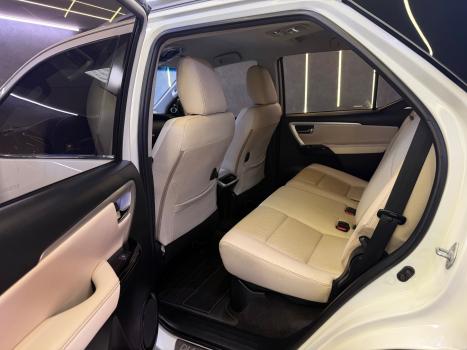 TOYOTA Hilux SW4 2.8 4P SRX 4X4 DIAMOND 7 LUGARES TURBO DIESEL AUTOM�TICO, Foto 10