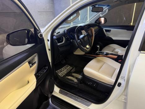 TOYOTA Hilux SW4 2.8 4P SRX 4X4 DIAMOND 7 LUGARES TURBO DIESEL AUTOM�TICO, Foto 12