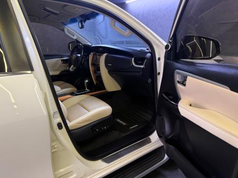 TOYOTA Hilux SW4 2.8 4P SRX 4X4 DIAMOND 7 LUGARES TURBO DIESEL AUTOM�TICO, Foto 16