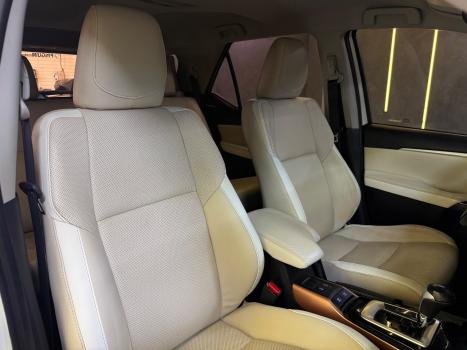 TOYOTA Hilux SW4 2.8 4P SRX 4X4 DIAMOND 7 LUGARES TURBO DIESEL AUTOM�TICO, Foto 17