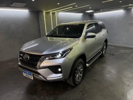 TOYOTA Hilux SW4 2.8 16V 4P SRX 4X4 7 LUGARES TURBO DIESEL AUTOM�TICO, Foto 3