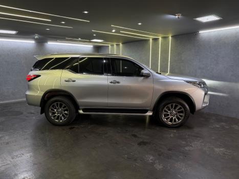 TOYOTA Hilux SW4 2.8 16V 4P SRX 4X4 7 LUGARES TURBO DIESEL AUTOM�TICO, Foto 4