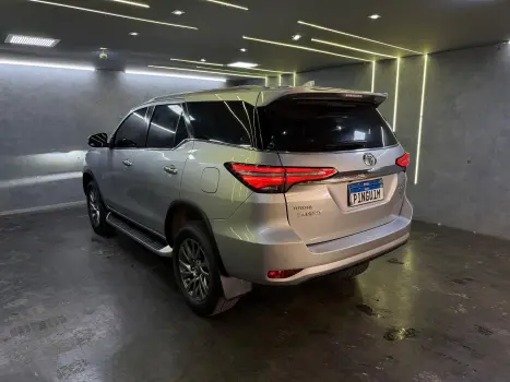 TOYOTA Hilux SW4 2.8 16V 4P SRX 4X4 7 LUGARES TURBO DIESEL AUTOM�TICO, Foto 5