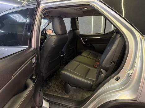 TOYOTA Hilux SW4 2.8 16V 4P SRX 4X4 7 LUGARES TURBO DIESEL AUTOM�TICO, Foto 9