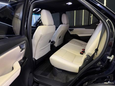 TOYOTA Hilux SW4 2.8 4P SRX 4X4 DIAMOND 7 LUGARES TURBO DIESEL AUTOM�TICO, Foto 10